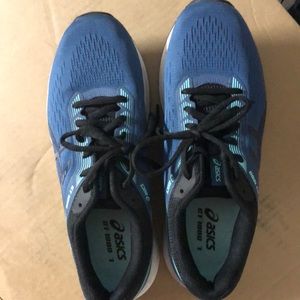 EUC woman’s asics GT-1000 size 9